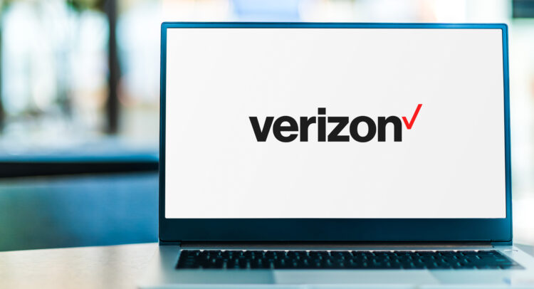 Verizon Stock (NYSE:VZ): Is a Dividend Cut Coming?